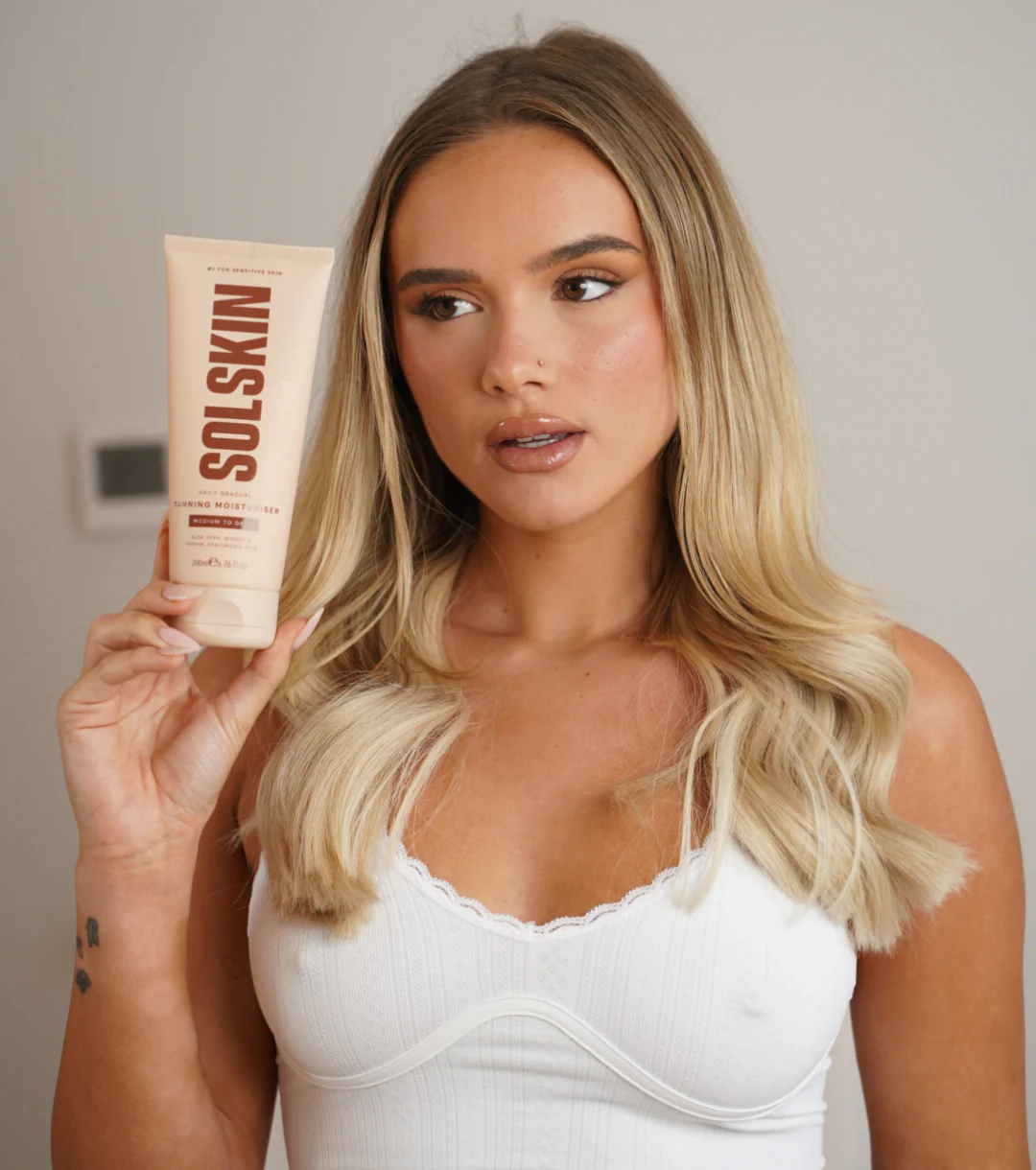 Gradual Tanning Moisturiser, Tan Drops & Tanning Mitt - Image 5